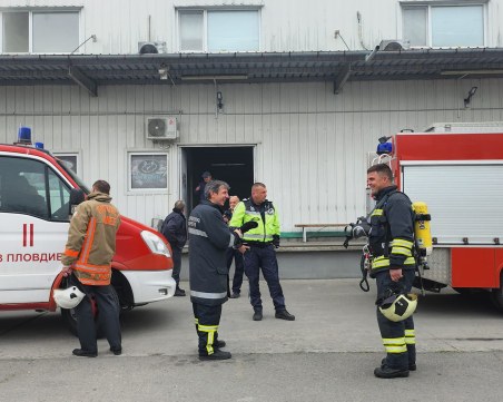 Пожар избухна в хлебозавод край Пловдив, 3 екипа огнеборци са на място
