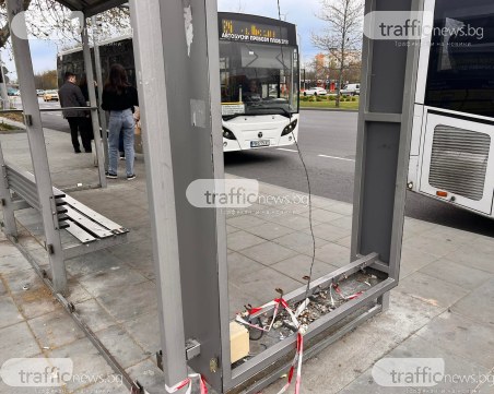 Келеши се упражняват върху автобусна спирка край „Метро