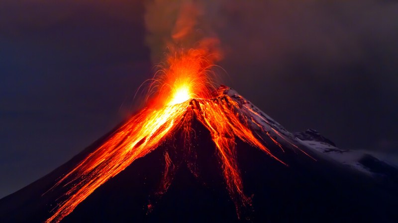 На полуостров Камчатка изригна вулканът Шивелуч, предаде ТАСС, като се