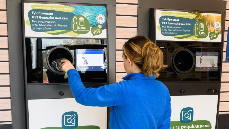 Връщаш пластмасови бутилки и кенове в Lidl и получаваш ваучери за пазаруване
