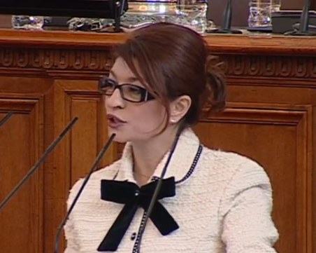 Десислава Атанасова: Ще сме победители единствено, ако 49-ото НС излъчи компетентен кабинет