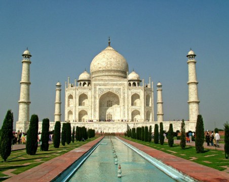 Индия измести Китай и вече е най-многолюдната страна в света