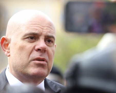 Иван Гешев: Политиците да работят за интересите на народа, а не за вътрешнопартийния си интерес