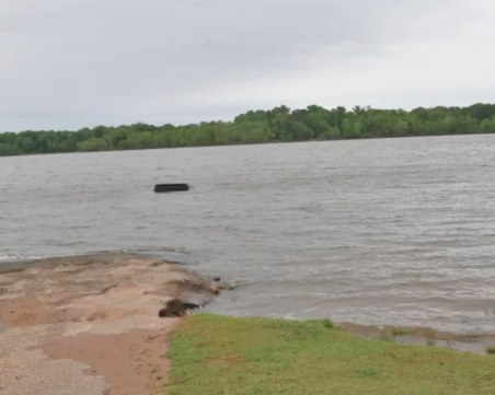 Изчезнала жена беше открита жива в потънал джип