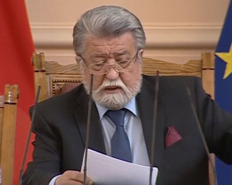 Вежди Рашидов удари първия звънец на парламента и призова депутатите за смирение НА ЖИВО