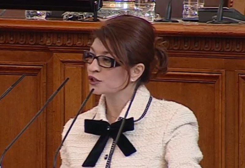 Десислава Атанасова: Ще сме победители единствено, ако 49-ото НС излъчи компетентен кабинет