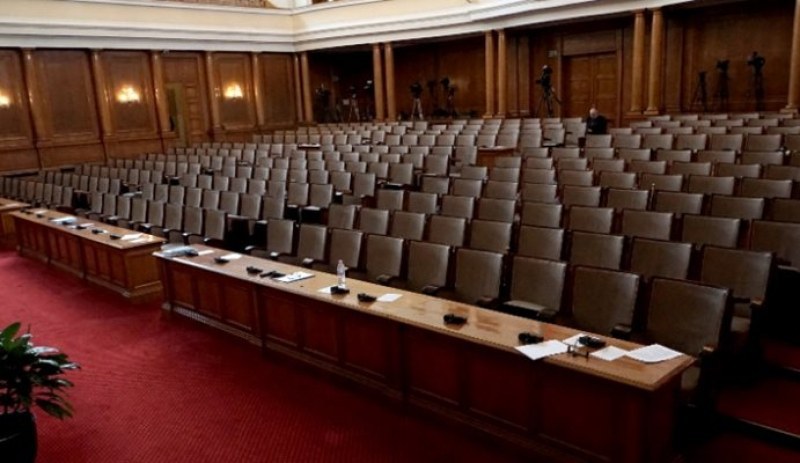 Двама депутати отсъстваха за началото на 49-то Народно събрание