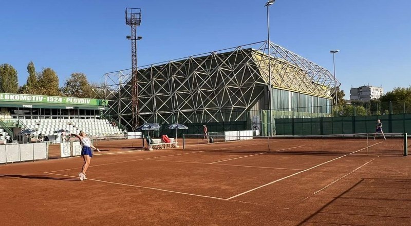 Шестима българи продължават напред в турнира по тенис за юноши и девойки в Пловдив