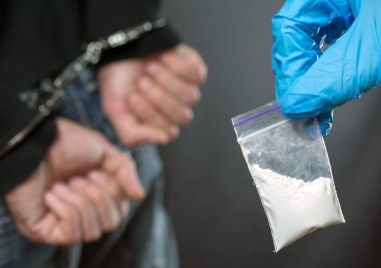 Трима притежатели на наркотици са били задържани в Трето РУ