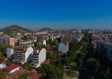 Жълт код за силен вятър в Пловдив и още 12