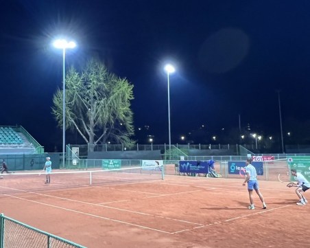 Четири българи на полуфиналите на двойки на силния турнир J300 в Пловдив