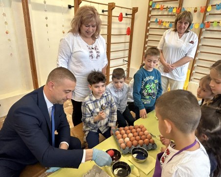 Дечица от ДГ „Елица