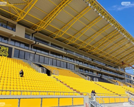 Какво е състоянието на Колежа две седмици преди откриването