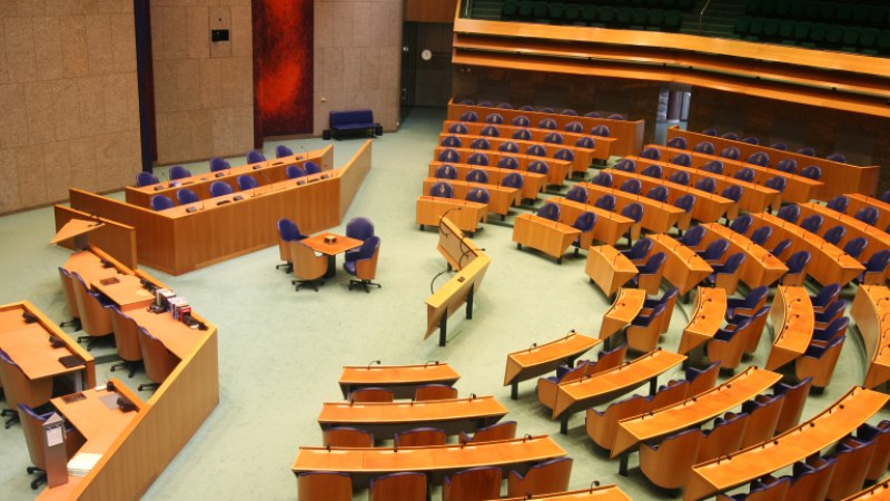 Сградата на нидерландския парламент в центъра на Хага бе евакуирана