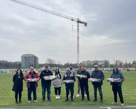 Фенклубът на Локомотив по традиция зарадва служителите на клуба за Великден