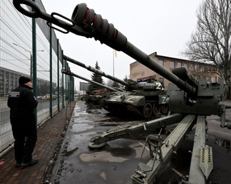 Русия обяви, че напредва в западната част на Бахмут