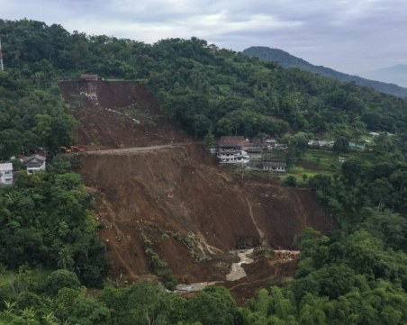 Земетресение от 7 по Рихтер край индонезийския остров Ява