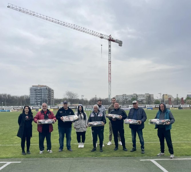 Фенклубът на Локомотив по традиция зарадва служителите на клуба за Великден