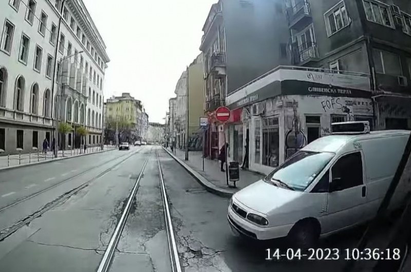 Катастрофа между трамвай и кола в София