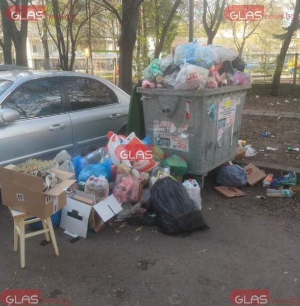 Не събират боклука от контейнерите в голям софийски квартал