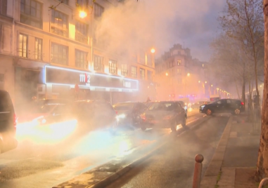 Бурни протести през изминалата нощ във Франция хиляди демонстрираха