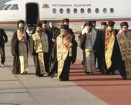 Благодатният огън пристигна в България