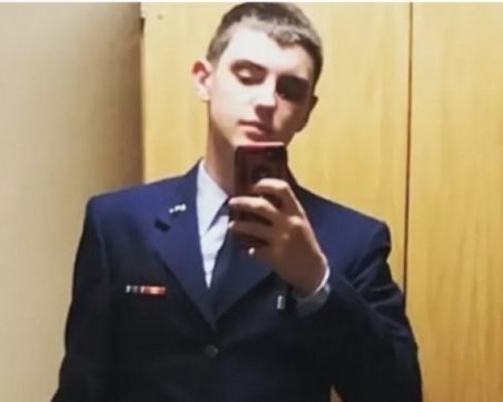 Поне 15 години затвор грозят обвиняемия за изтичане на секретни документи от Пентагона