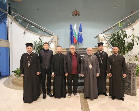 В очакване на Благодатния огън: Българската делегация пристигна в Йерусалим