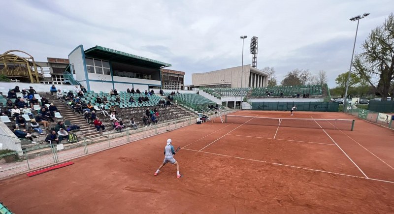 Двама българи на финали на силния тенис турнир J300 в Пловдив