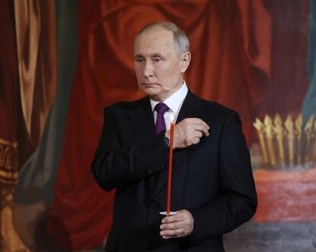 Путин присъства на тържествения молебен в храма „Христос Спасител” в Москва