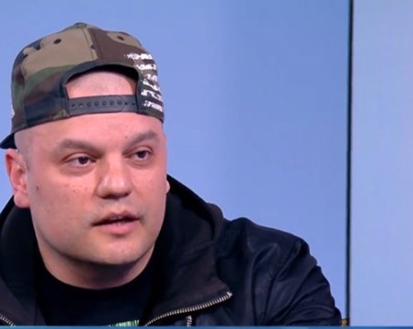 Рапърът Кристо се бори за живота на майка си, лекари я пренебрегнали след COVID-19