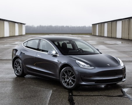 Цените на Tesla продължават да вървят надолу в цял свят