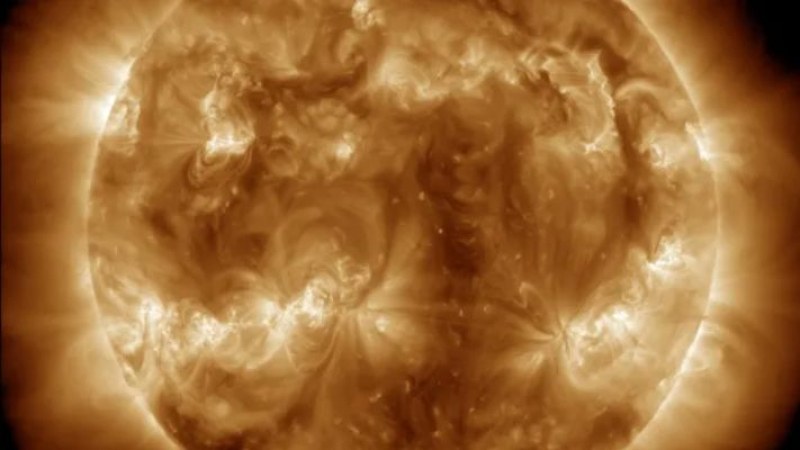 Космическо време: Геомагнитна буря в средата на Светлата седмица