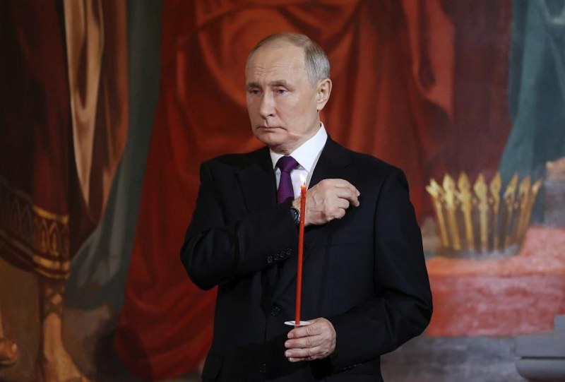 Путин присъства на тържествения молебен в храма „Христос Спасител” в Москва