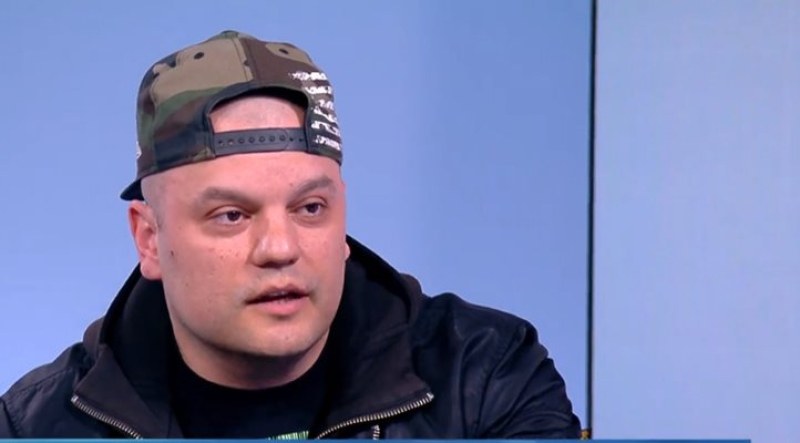 Рапърът Кристо се бори за живота на майка си, лекари я пренебрегнали след COVID-19