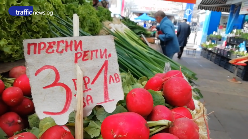 Зрелият лук гони цената на краставиците, кои храни поевтиняха?