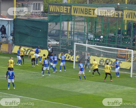Ботев се издъни срещу последния в последния си мач в Коматево