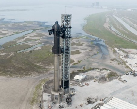 Най-голямата и мощна ракета в историята ще излети след няколко часа