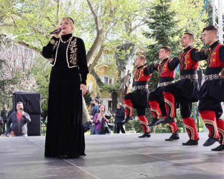 Николина Чакърдъкова сътвори незабравим празник на площада пред Община Пловдив