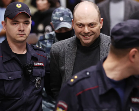 Осъдиха критик на Путин на 25 години строг затвор