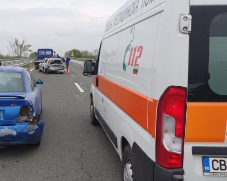 Семейство с две деца са пострадали на АМ Тракия, движението вече е възстановено