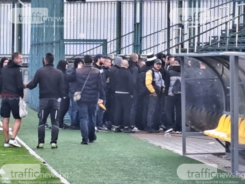 Феновете на Ботев привикаха футболистите след гафа срещу последния
