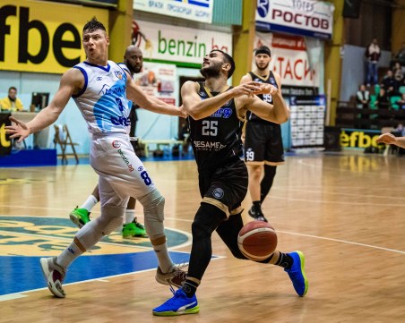 Академик играе срещу Левски