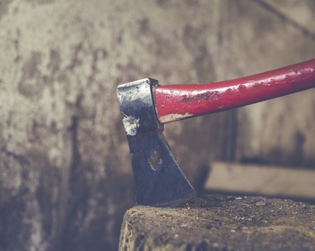 Арестуваха петима, въоръжени с вили и брадви, в Сунгуларе! Причаквали млада жена и семейството ѝ