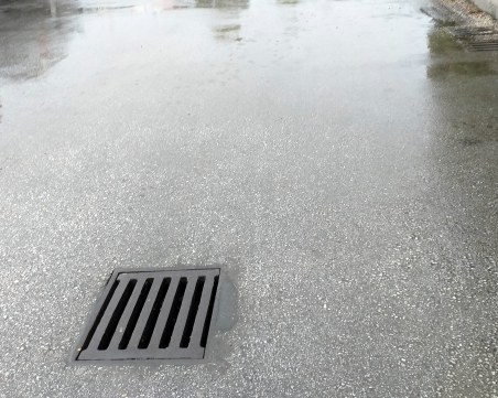 Чистят дъждоприемните шахти в Пловдив по график