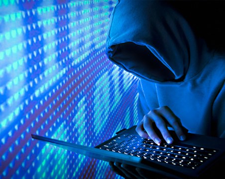 Служебни имейли на държавни служители се търгуват на черно