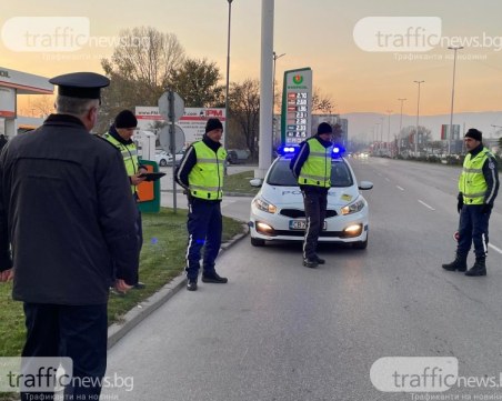 Задържаха шофьор край Пловдив, не спрял на стоп-палка заради незаконно оръжие