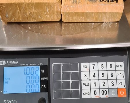 Хероин в хладилна чанта на молдовец откриха митничарите край Лесово