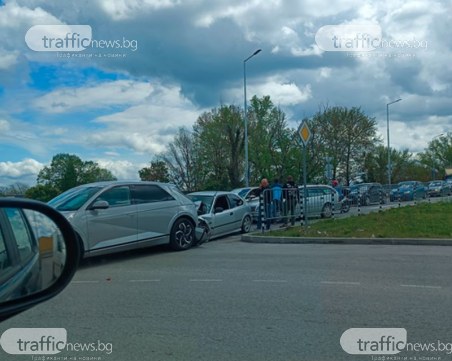 Катастрофа блокира моста на Адата в Пловдив