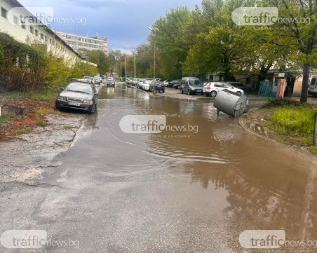 Пловдивска улица се превърна в езеро след градушката, очакват се нови порои днес